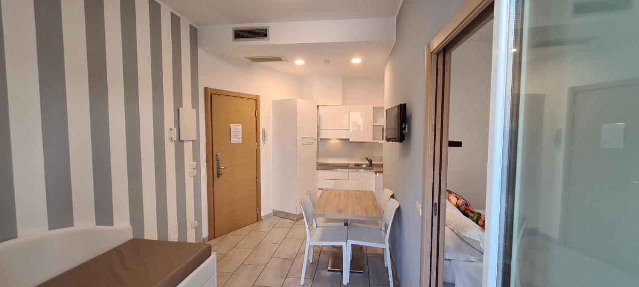 Rubino Apartments A 100Metri Dal Mare Riccione Kültér fotó