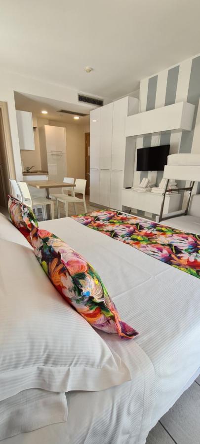 Rubino Apartments A 100Metri Dal Mare Riccione Kültér fotó
