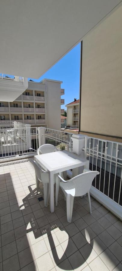 Rubino Apartments A 100Metri Dal Mare Riccione Kültér fotó