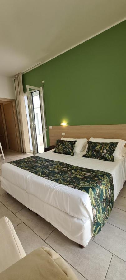 Rubino Apartments A 100Metri Dal Mare Riccione Kültér fotó