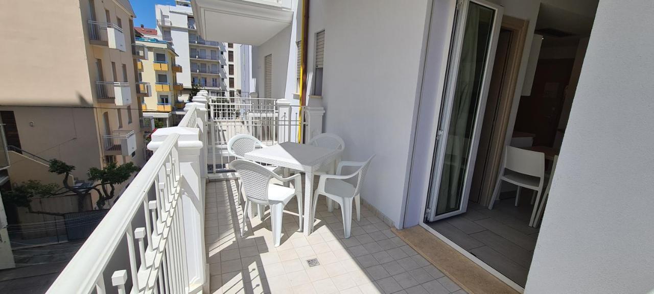 Rubino Apartments A 100Metri Dal Mare Riccione Kültér fotó
