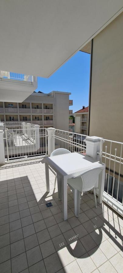 Rubino Apartments A 100Metri Dal Mare Riccione Kültér fotó