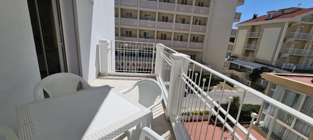 Rubino Apartments A 100Metri Dal Mare Riccione Kültér fotó