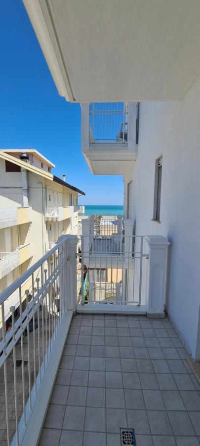 Rubino Apartments A 100Metri Dal Mare Riccione Kültér fotó