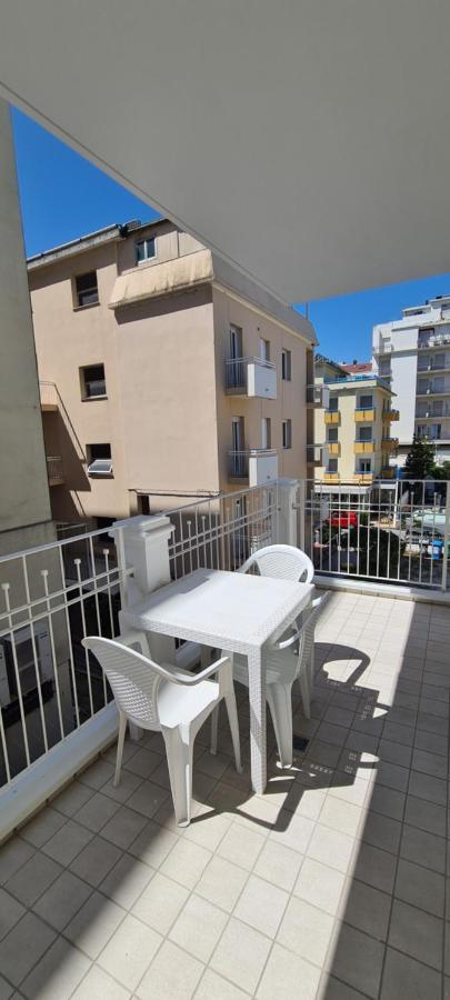 Rubino Apartments A 100Metri Dal Mare Riccione Kültér fotó
