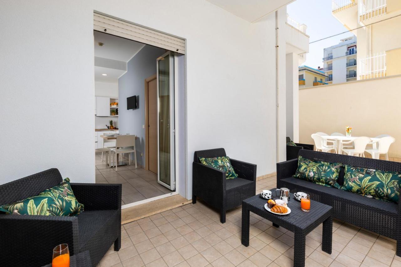 Rubino Apartments A 100Metri Dal Mare Riccione Kültér fotó